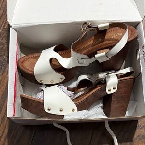 Nature Breeze White and Brown Wedge Sandals
